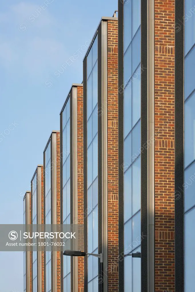 Travelodge Hotel, London, United Kingdom. Architect: Stanton Williams, 2007. Perspective of protruding facade.