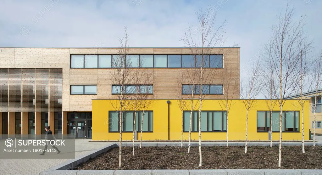 Waingels College, Reading, United Kingdom. Architect: Sheppard Robson, 2011. Partial front elevation of main entrance communal building.