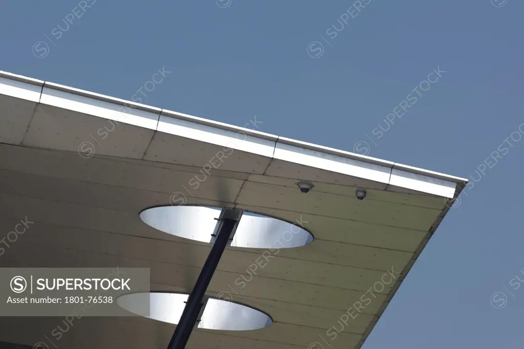 Detail of soffit of metallic roof on corner of south and east elevations, TU Delft Library, Delft, The Netherlands&#xA;Architects: Mecanoo Architecten (1997)