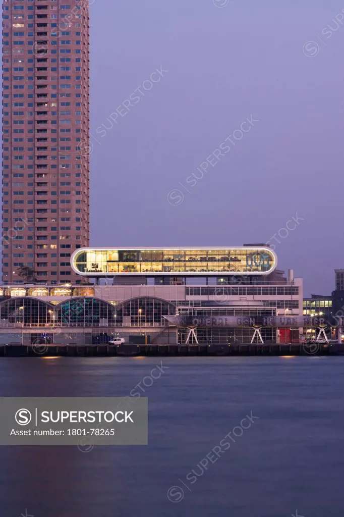Penthouse Las Palmas, Rotterdam, Netherlands. Architect: Benthem Crouwel, 2008. General view at dusk.