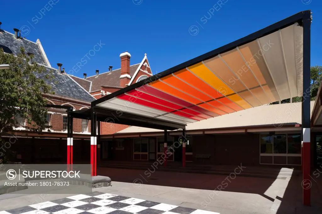 SKIPPS Shade Structure, St Kilda Park Primary School, Melbourne, Australia. Architect: Grant Amon Architects & Nervegna Reed Architecture, 2010. Canopy closed.