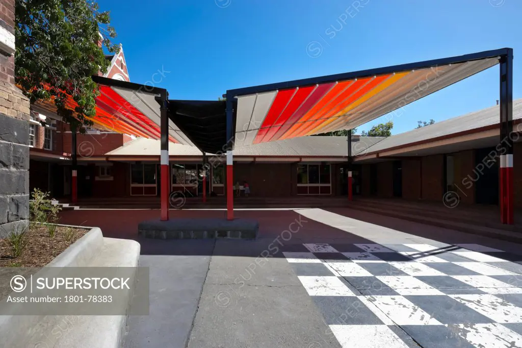 SKIPPS Shade Structure, St Kilda Park Primary School, Melbourne, Australia. Architect: Grant Amon Architects & Nervegna Reed Architecture, 2010. Canopy closed.