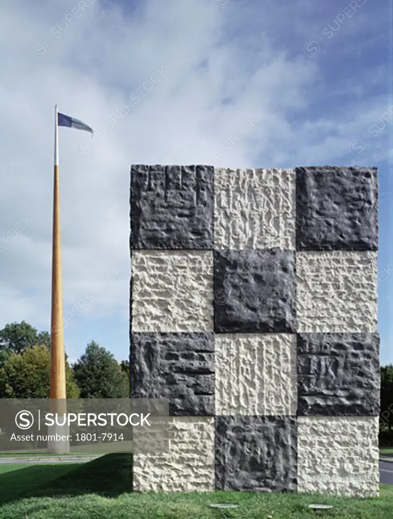 SEAN SCULLY SCULPTURE, UNIVERSITY OF LIMERICK, LIMERICK, IRELAND, WEST ELEVATION WITH FLAGPOLE, DE BLACAM AND MEAGHER