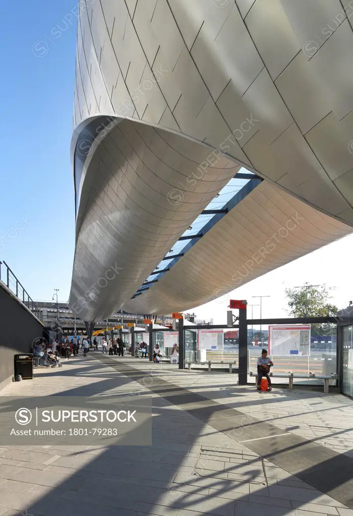 Slough Bus Station, Slough, United Kingdom. Architect: Bblur, 2011. Canopy And Pedestrian Walkway.