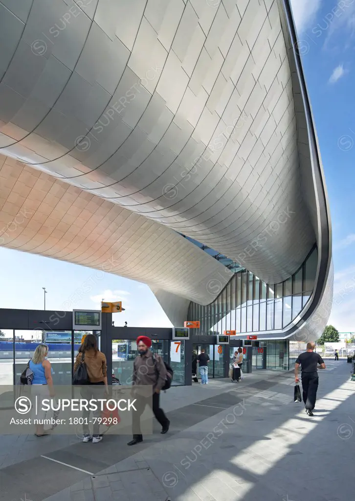 Slough Bus Station, Slough, United Kingdom. Architect: Bblur, 2011. Canopy And Pedestrian Walkway Link.