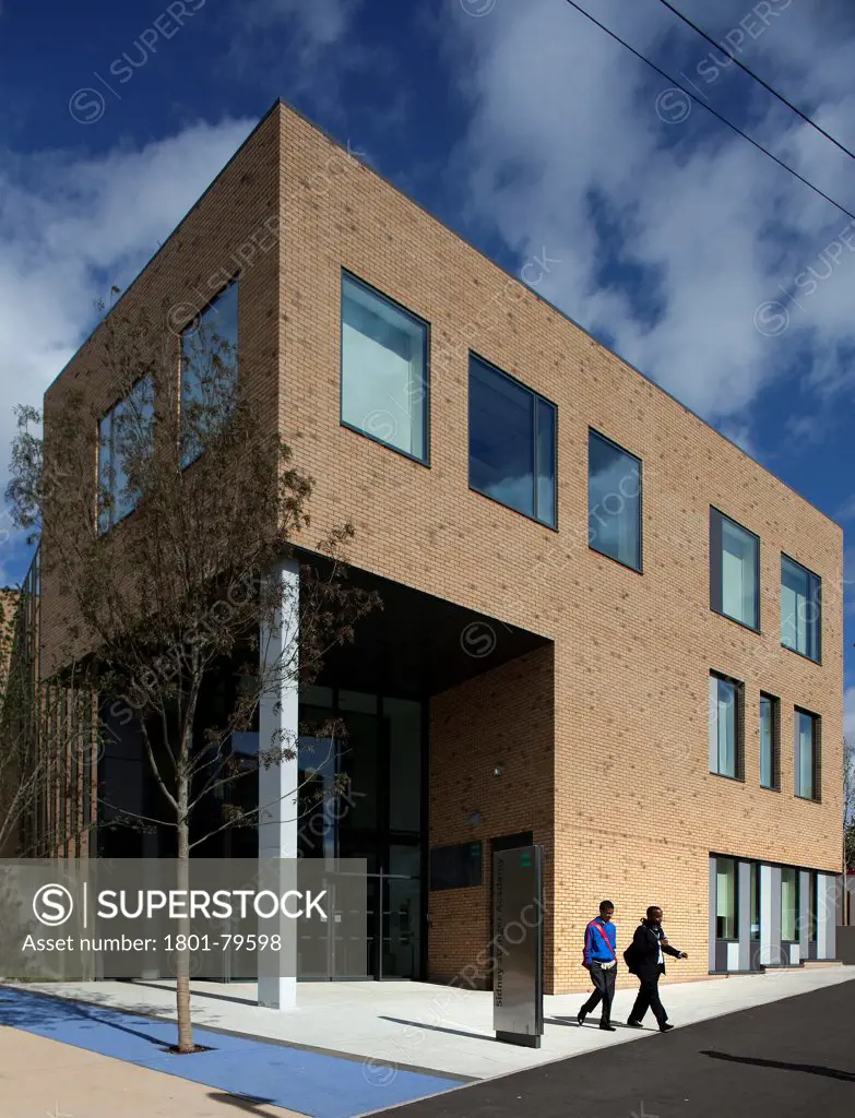 Sidney Stringer Academy, Coventry, Coventry, United Kingdom. Architect: Sheppard Robson , 2012. Brick Facade And Entrance.