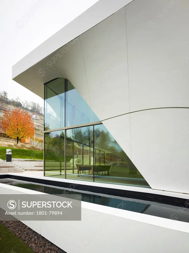 Haus Am Weinberg, Stuttgart, Germany. Architect: Un Studio, 2011. Detail Of Curved, All White Concrete Structure With Corner Glazing.
