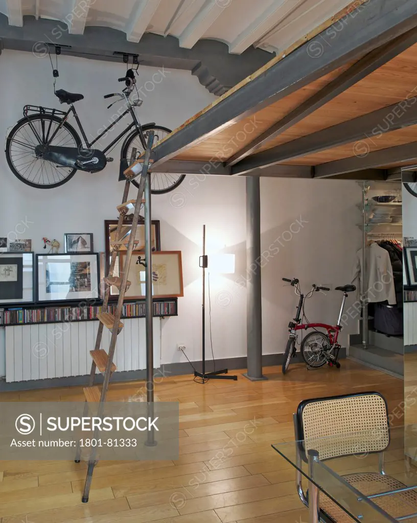 50 Sqm Loft Located In An Old Textile Factory In The Gothic Quarter Of Barcelona