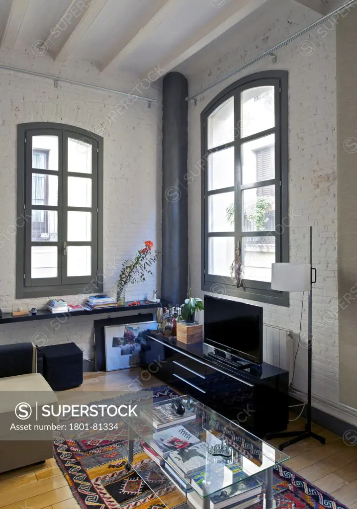 50 Sqm Loft Located In An Old Textile Factory In The Gothic Quarter Of Barcelona