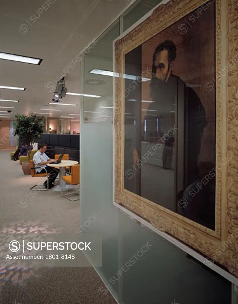 MORGAN STANLEY DEAN WHITTER OFFICES, 25 CABOT SQUARE, CANARY WHARF, LONDON, E14 POPLAR, UNITED KINGDOM, PORTRAIT VIEW OF TRANSPARENT PAINTING, DEGW