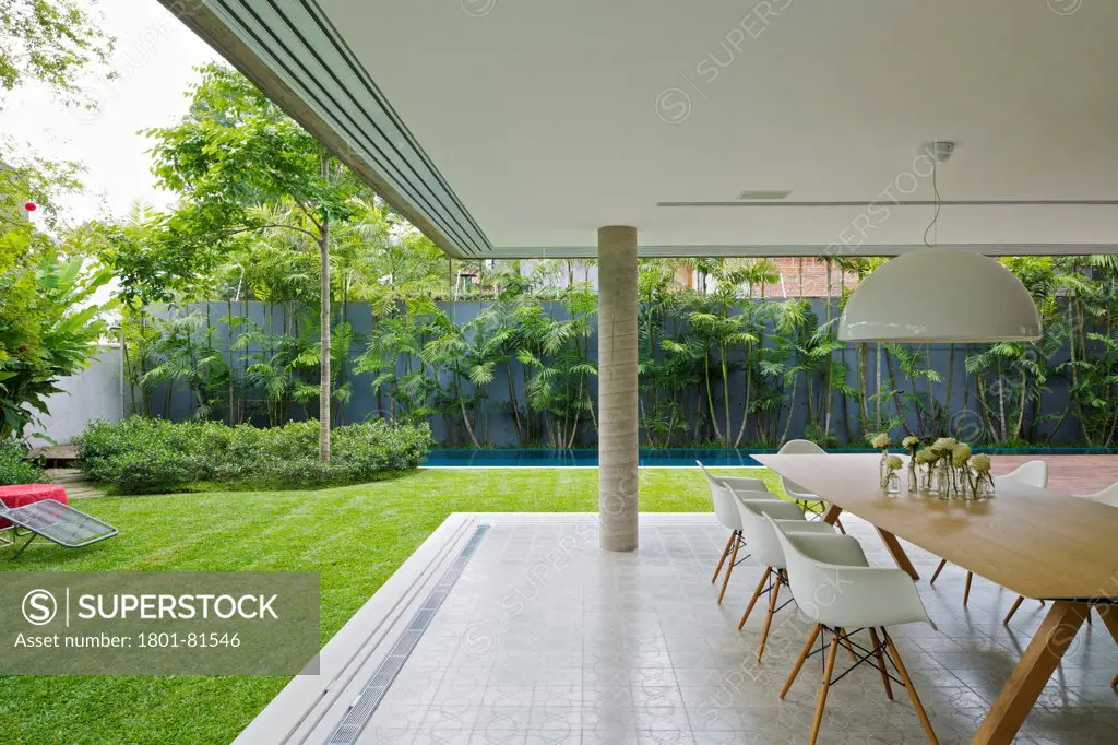 Casa Cubo, Sao Paulo, Brazil. Architect: Studio Mk27- Marcio Kogan, 2012. Ground Floor Interior Open To Garden.
