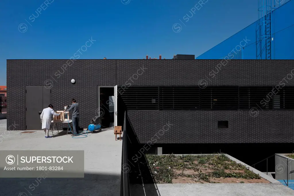 Burgos Art School, Burgos, Spain. Architect: Primitivo Gonzalez, 2011. Outdoor work area on terrace.