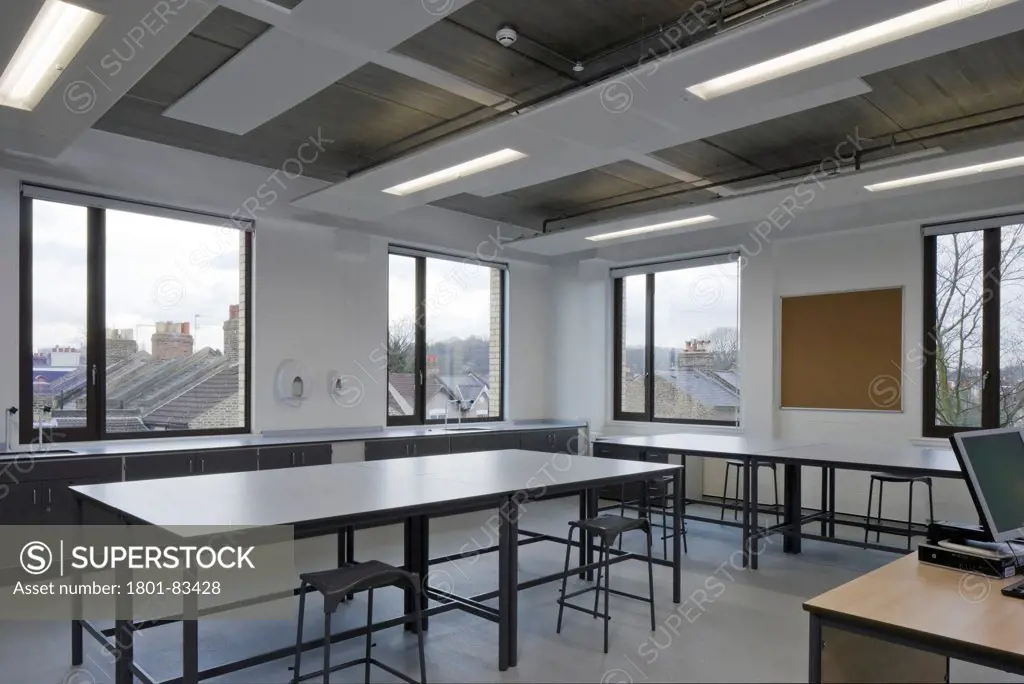 Newlands School, London, United Kingdom. Architect: Wright and Wright Architects, 2013. Science teaching room.