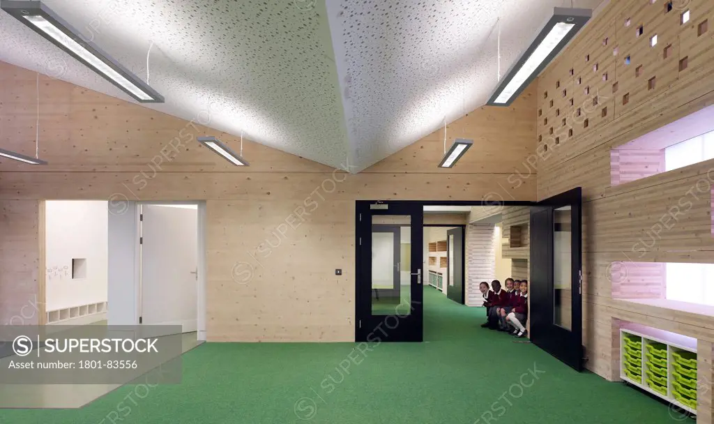 Hayes Primary School, Croydon, United Kingdom. Architect: Hayhurst and Co., 2012. Classroom.