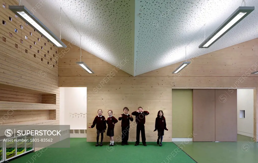 Hayes Primary School, Croydon, United Kingdom. Architect: Hayhurst and Co., 2012. Classroom.
