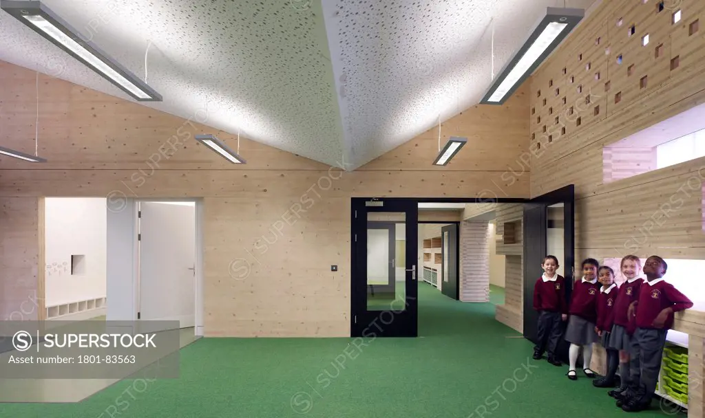 Hayes Primary School, Croydon, United Kingdom. Architect: Hayhurst and Co., 2012. Classroom with corridor view.
