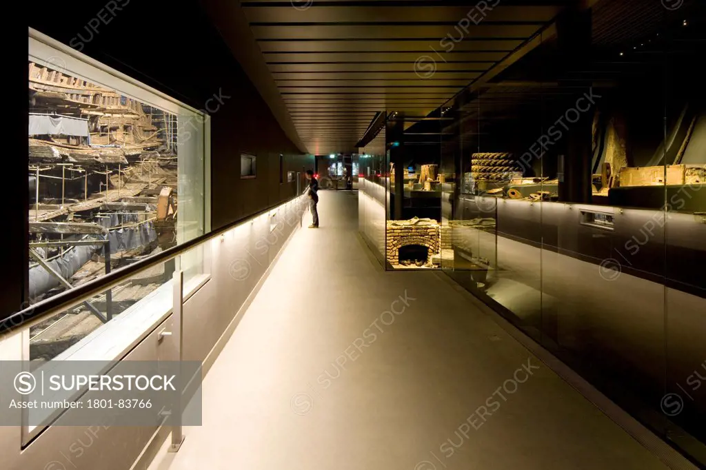 The Mary Rose Museum, Portsmouth, United Kingdom. Architect: Wilkinson Eyre Architects , 2013. Internal view of corridor on middle deck.