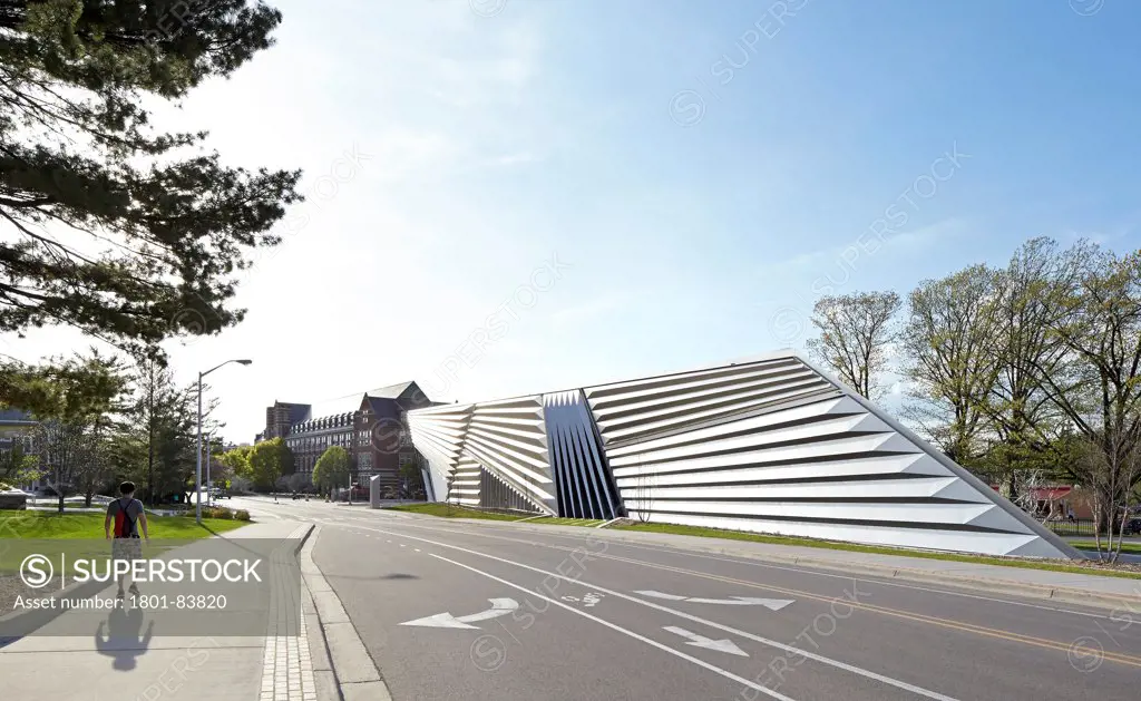 Eli & Edythe Broad Art Museum, Lansing, United States. Architect Zaha Hadid Architects, 2013. Overall view of building with campus context.