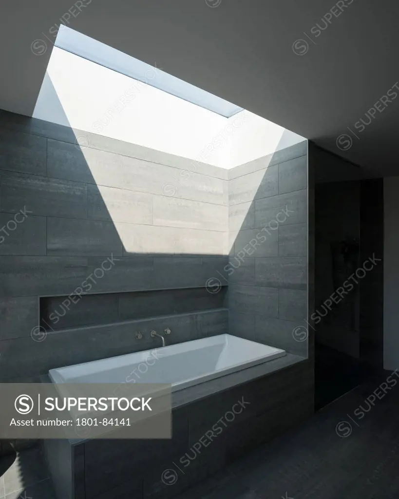 Wedge House, Surrey, United Kingdom. Architect SOUP Architects, 2013. Master bathroom.