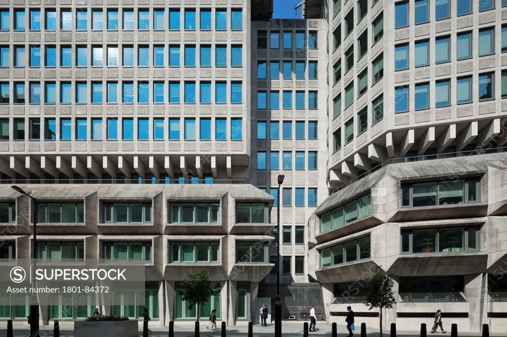 Ministry of Justice, 102 Petty France, London, United Kingdom. Architect Aukett Fitzroy Robinson, 1976. Epic view of Broadway side facade with office works rush up and down.