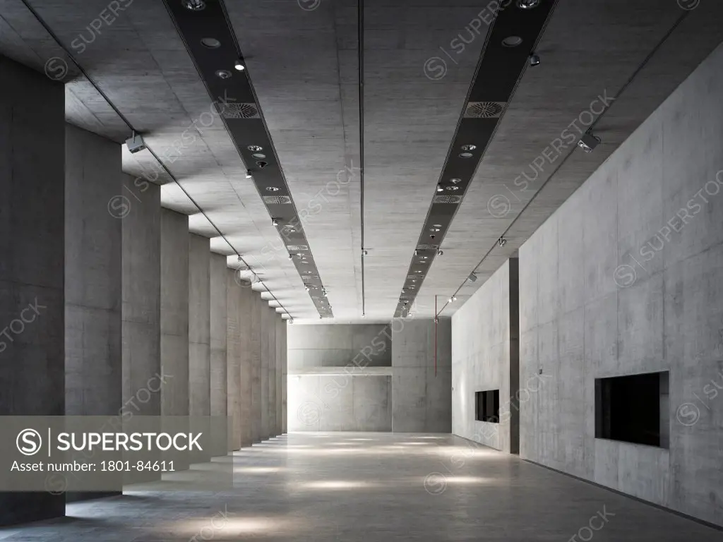 State Museum for Egyptian Art, University of Television and Film, Muenchen, Germany. Architect Peter Boehm Architekten, 2011. Sculpture room.