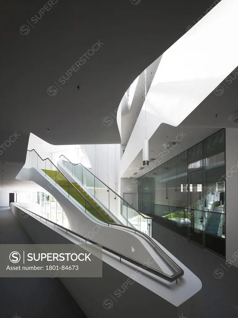 Fraunhofer Institut - Centre for Virtual Engineering, Stuttgart, Germany. Architect UN Studio, 2013. Multi-storey view with stairway crossing, entrance atrium and flexible offices.