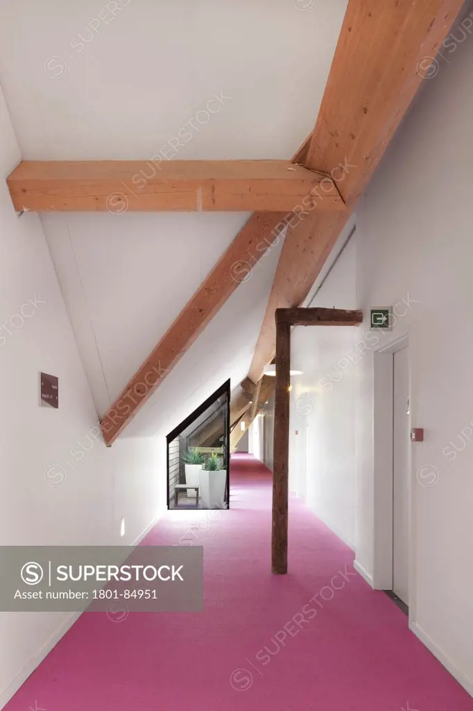 Corridor with pink/purple carpeting