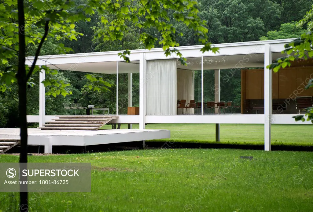 Farnsworth House, Plano, United States. Architect Ludwig Mies van der Rohe, 1951. General view of Farnsworth House.