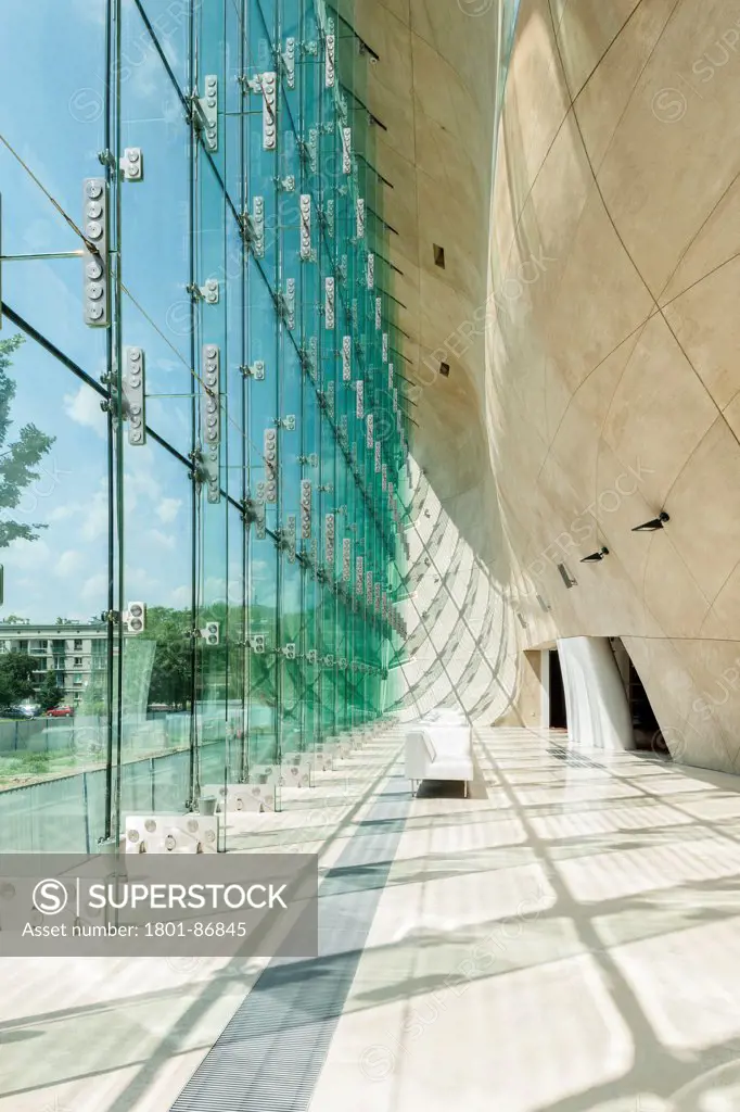 Museum of History of Polish Jews, Warsaw, Poland. Architect Lahdelma & Mahlamaeki, 2013. Glass wall at rear of building.