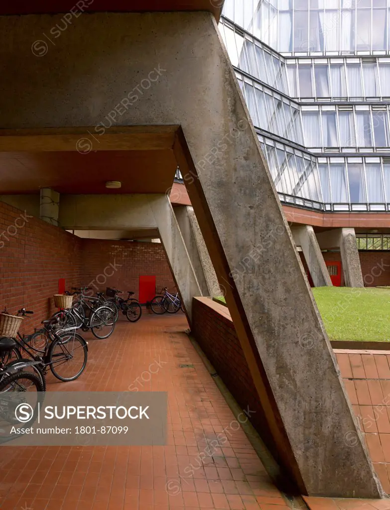 The Florey Building, Oxford, United Kingdom. Architect Sir James Stirling, 1971. Exterior view, inner courtyard walkway.