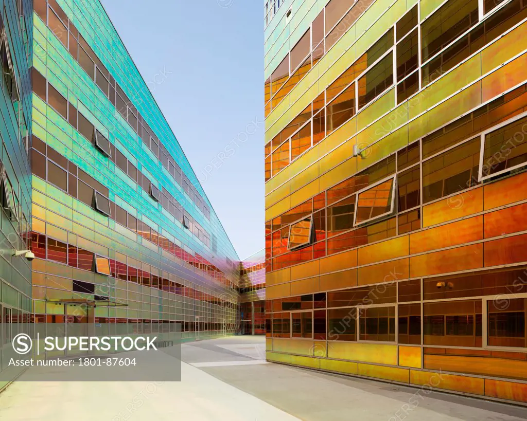 La Defense Offices, Almere, Netherlands. Architect UN Studio, 2004. Courtyard view.