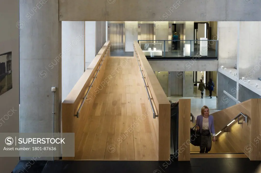 Manchester School of Art, Manchester, United Kingdom. Architect Feilden Clegg Bradley Studios LLP, 2013. View of staircase and walkway.