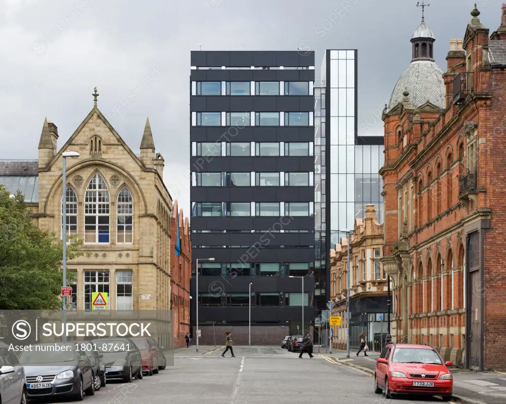 Manchester School of Art, Manchester, United Kingdom. Architect Feilden Clegg Bradley Studios LLP, 2013. Exterior view of Tower.