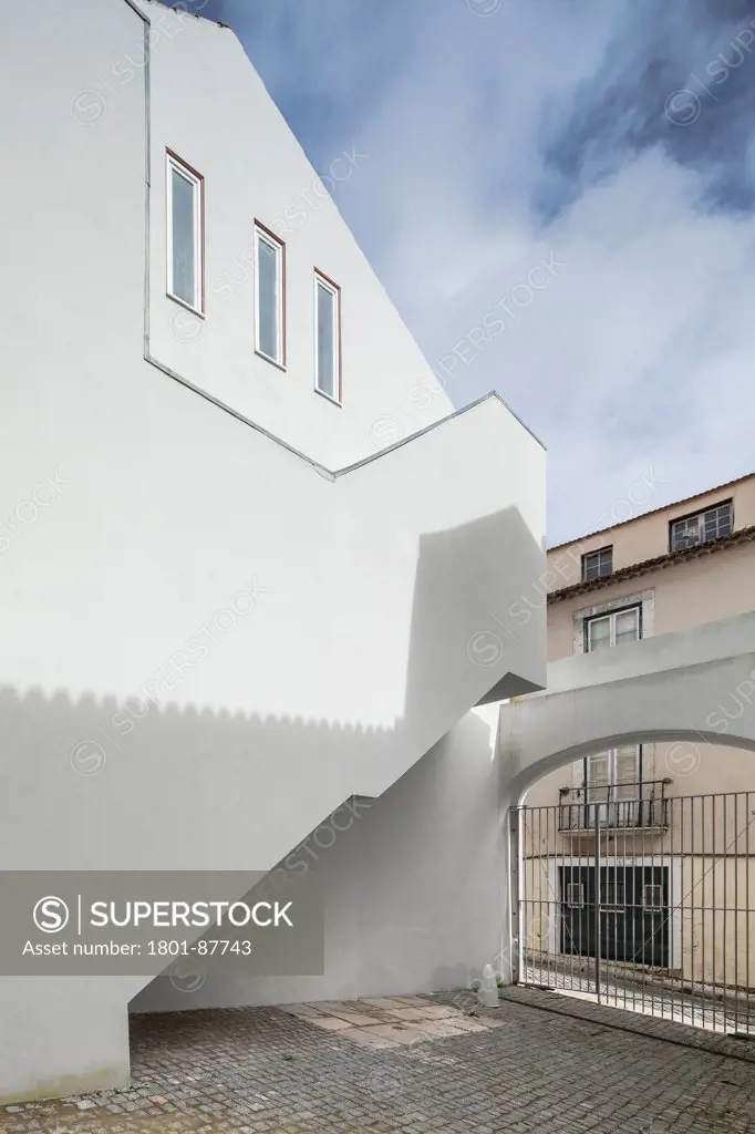 Museum Julio Pomar, Lisbon, Portugal. Architect Alvaro Siza Vieira, 2013. Exterior general view with stairway wall.
