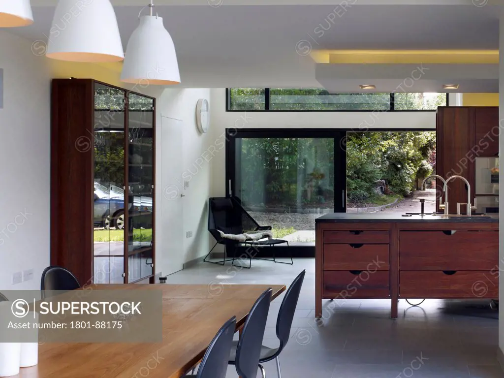 Hollin House, Tunbridge Wells, United Kingdom. Architect Jerry Tate Architects, 2013. View from dining area to kitchen.