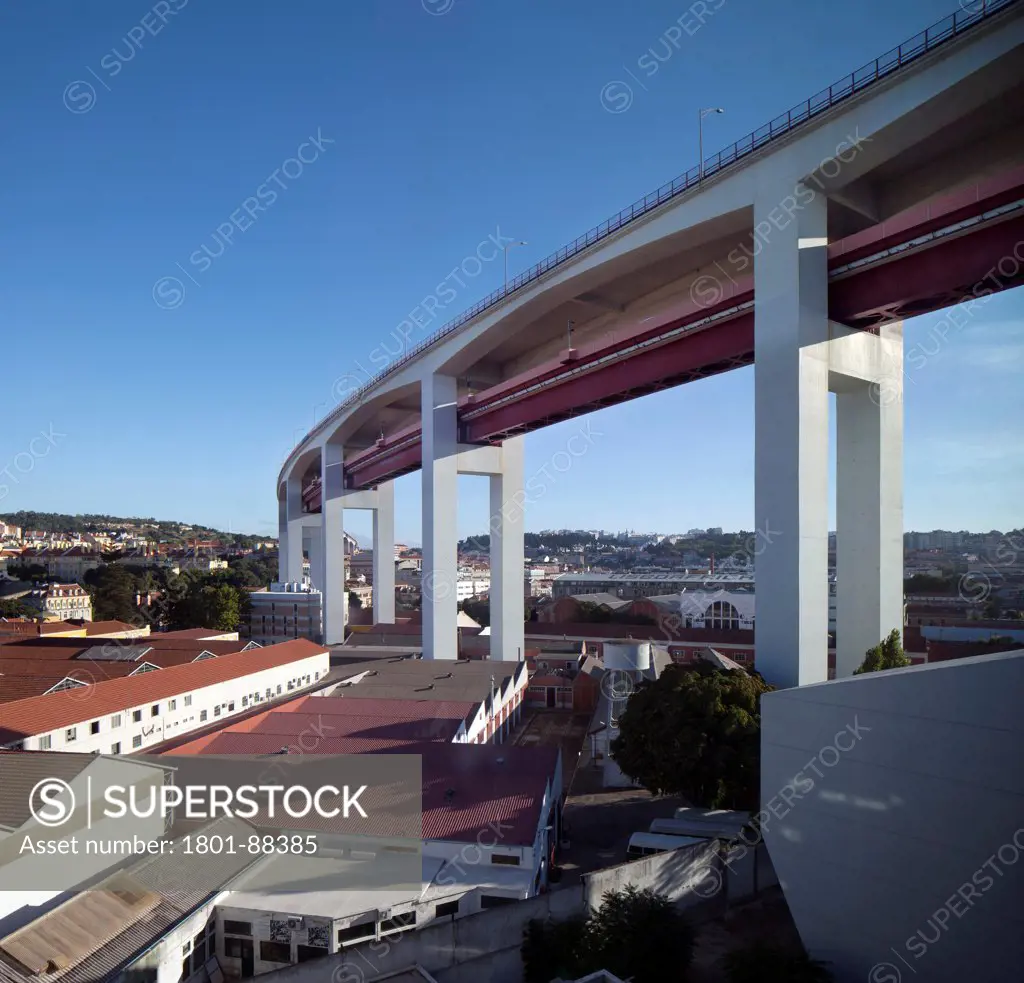 25 de Abril Bridge, Lisbon, Portugal. Architect Steinman, Boynton, Gronquist & Birdsall, 1966. Bridge passing over houses in Lisbon.