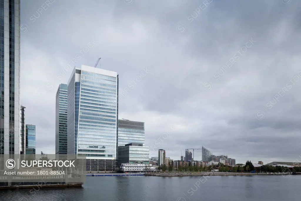 25 Churchill Place, London, United Kingdom. Architect Kohn Pederson Fox, 2014. Angled view across dock.