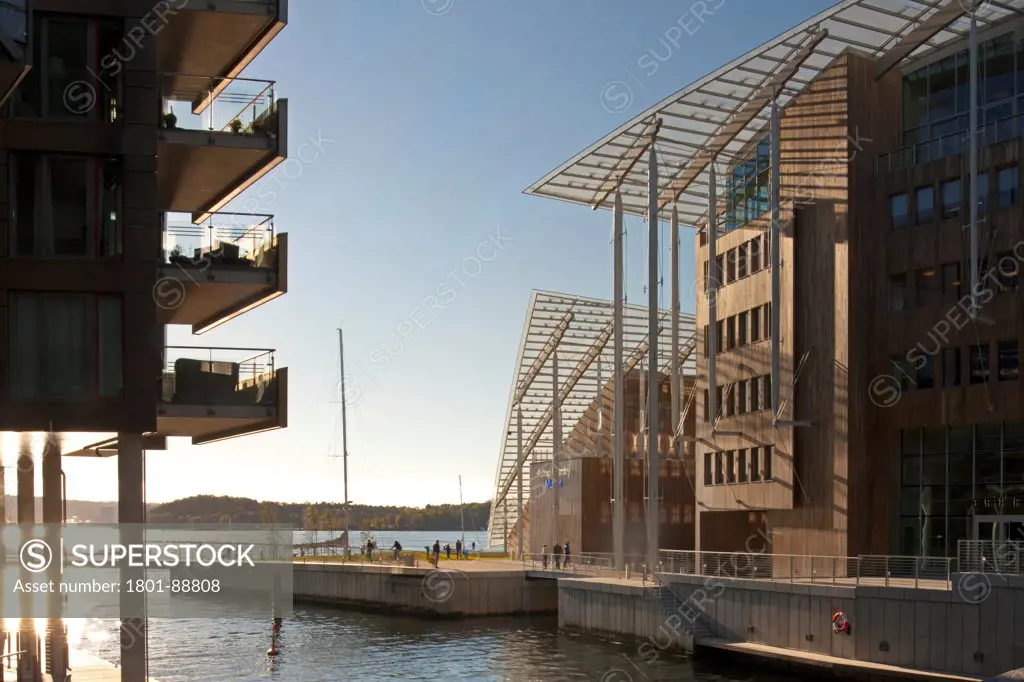 Tjuvholmen Icon Complex, Oslo, Norway. Architect Renzo Piano Building Workshop, 2012. Complex view from canal.