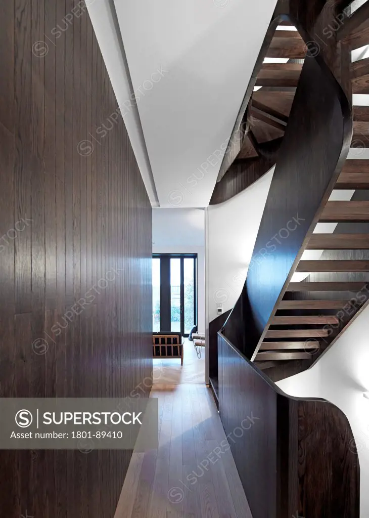 St Johns' Orchard, London, United Kingdom. Architect: John Smart Architects, 2013. Staircase landing on 2nd floor.