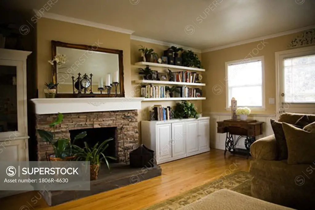 Traditional Living Room and Fireplace with Mantle