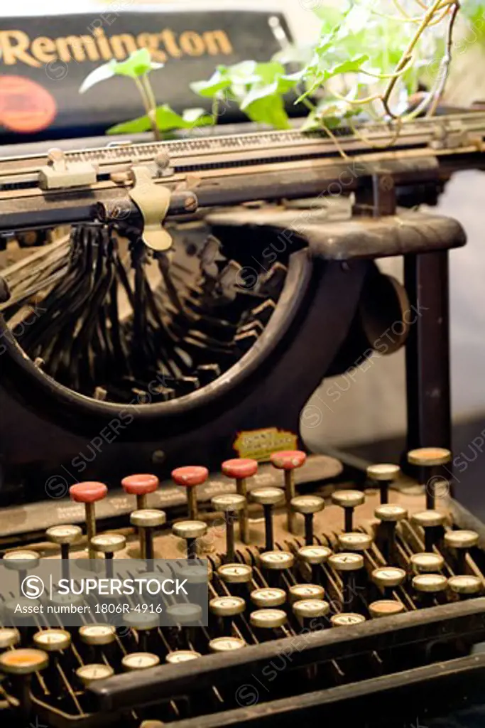 Antique/Vintage Typewriter