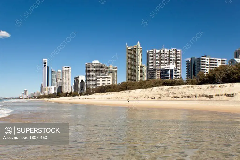 Australia, Gold Coast, Surfers Paradise, City skyline with beach