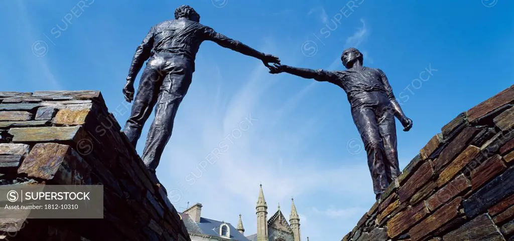Derry City, Sculpture Peace Symbol,