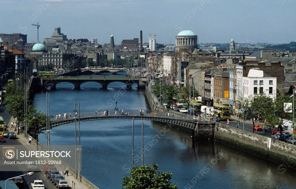 Ha´penny Bridge over River Liffey, Dublin City, County Dublin, Ireland