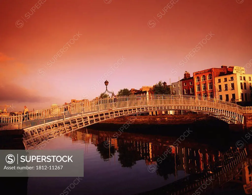 Ha´penny Bridge, River Liffey, Dublin, Co Dublin, Ireland, 19th Century bridge over a river