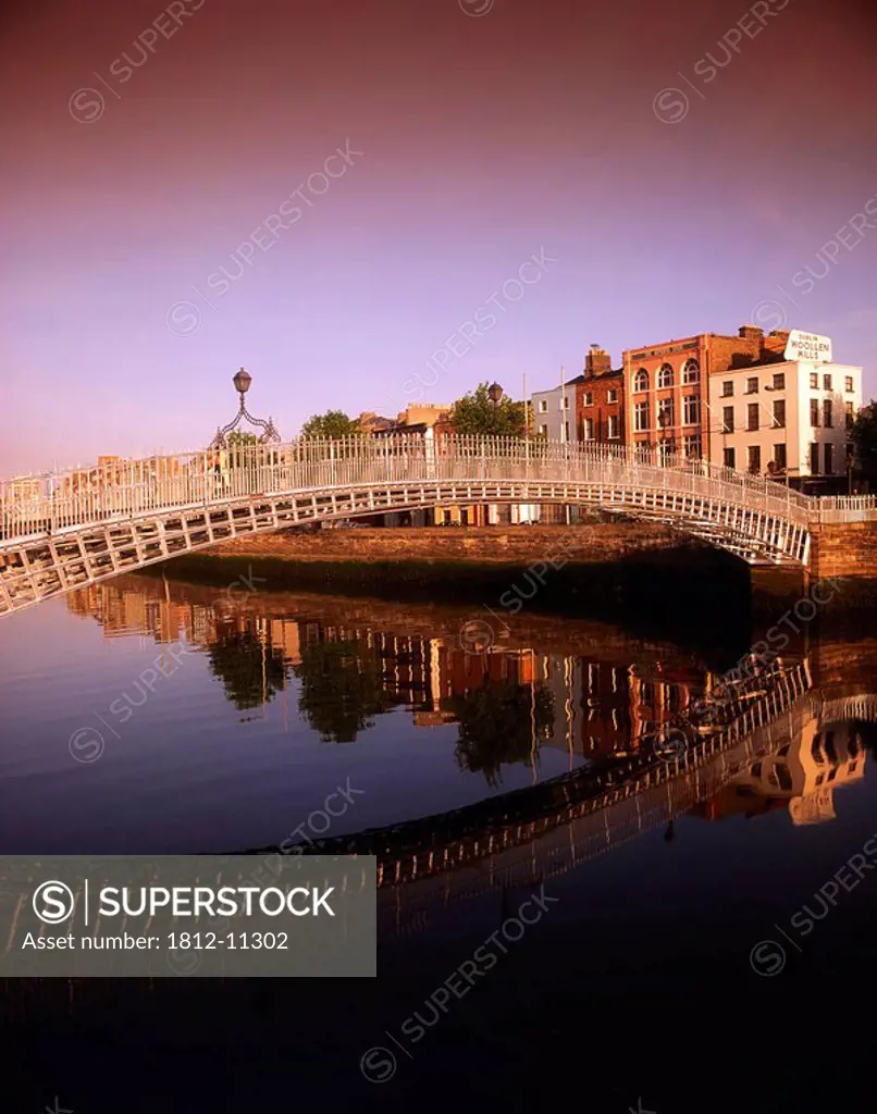 Ha´penny Bridge, River Liffey, Dublin, Co Dublin, Ireland