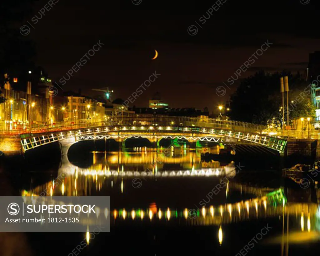 Ha'penny Bridge, River Liffey, Dublin, Ireland