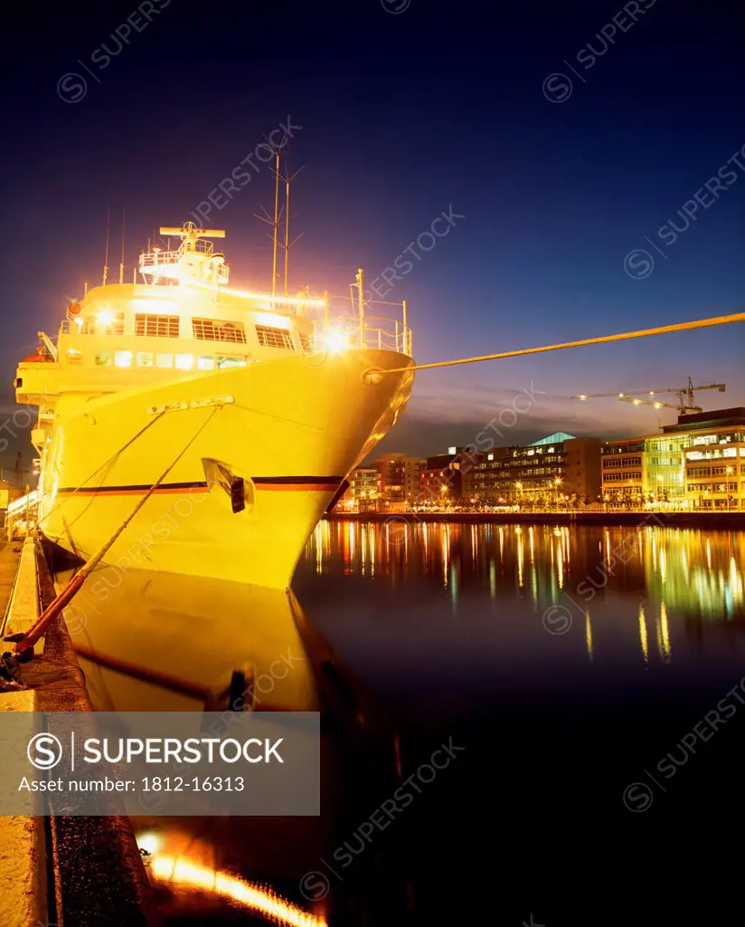 Bremen Cruise Liner & Ifsc, Sir John Rogerson's Quay, Dublin, Ireland