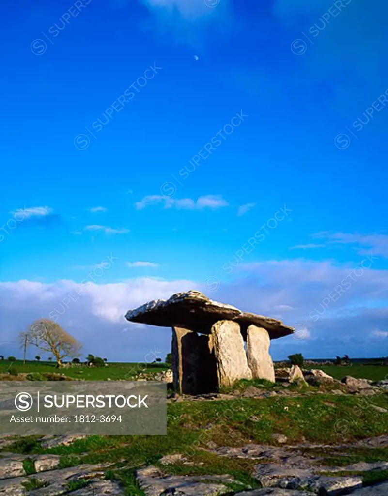 Poulnabrone Dolmen, Burren, Co Clare, Ireland