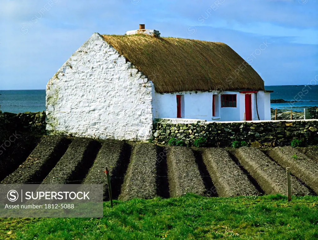 Traditional cottage, Ballyconneely, Co Galway, Ireland